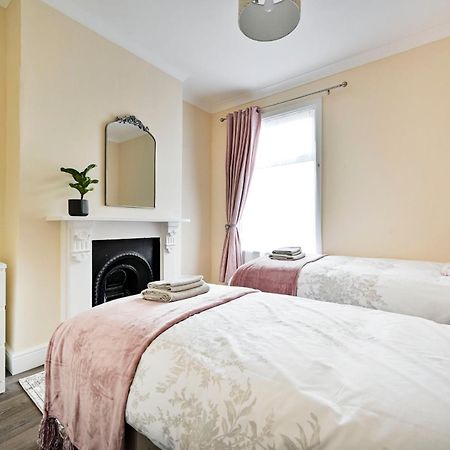 A Two Bedroom A Stride Away From Meridian Greenwich London Exterior foto