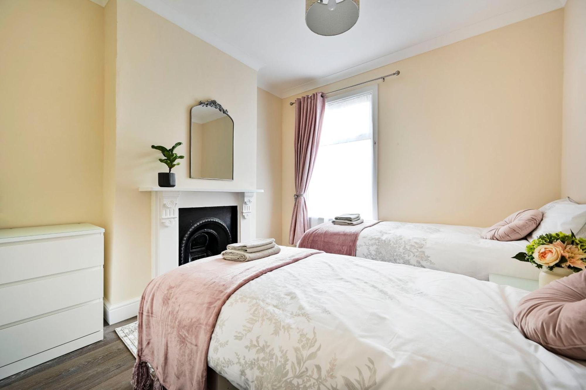 A Two Bedroom A Stride Away From Meridian Greenwich London Exterior foto
